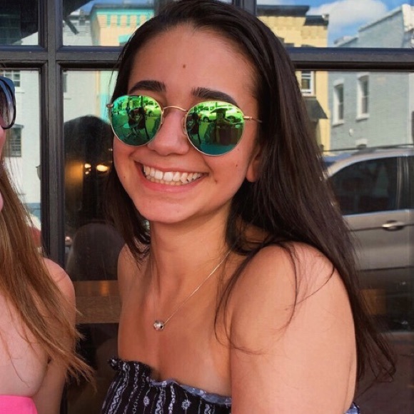 Meet your Posher, Adi - Picture 1 of 1